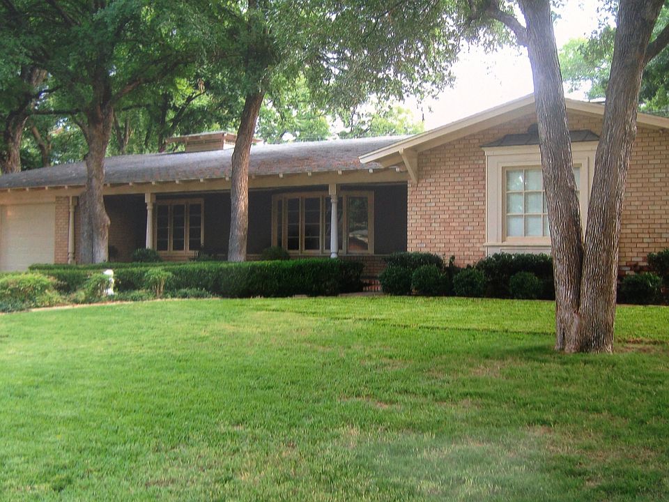 1st image of 2404 Clayton Ln