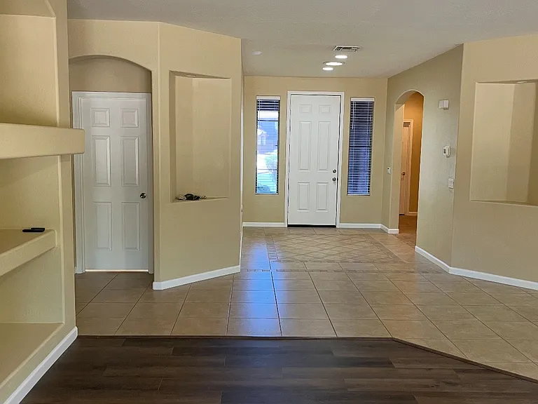 14116 W Shaw Butte Dr — Photo 11