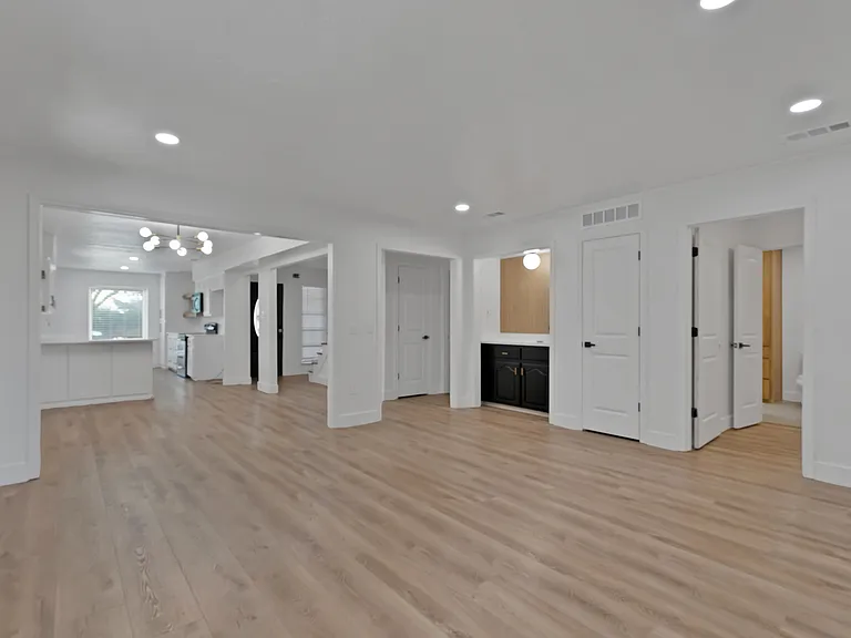 4021 San Mateo Dr — Photo 13