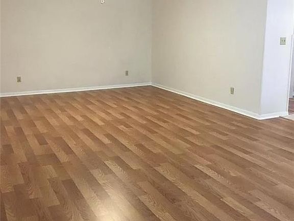 4th image of 6068 Huntington Woods Dr #15