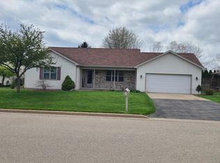 2165 Deer Haven Dr, Menasha, WI 54952