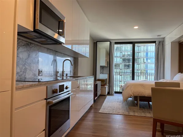 987 Queen St #3306, Honolulu, HI 96814