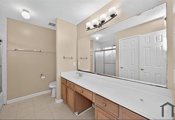 3rd image of 647 Hollandbridge Ln