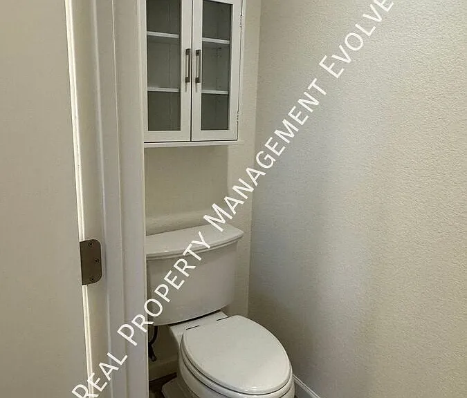 3914 E Surrey Ave — Photo 23