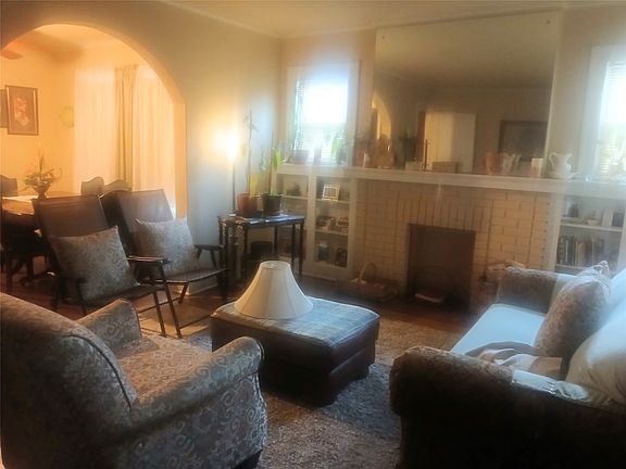 2nd image of 818 Winters St