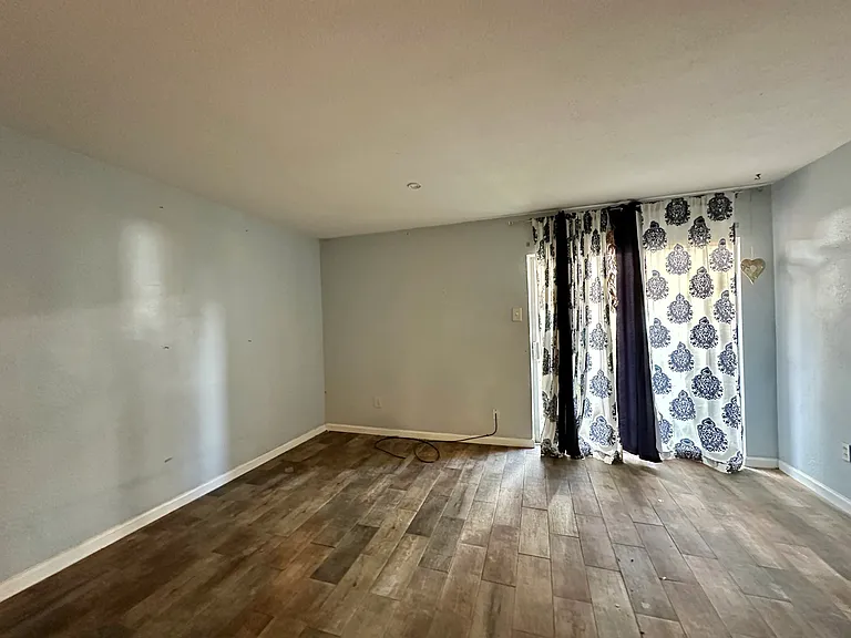 811 Vouray Dr #B — Photo 3