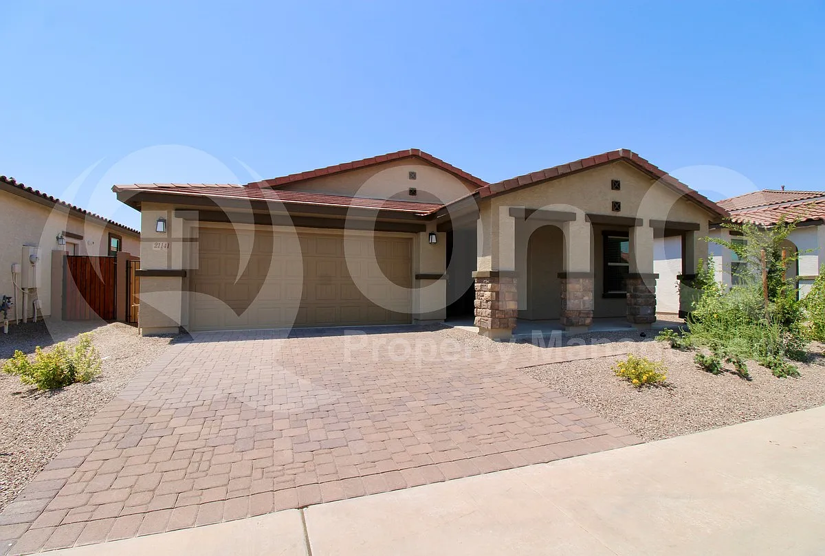 4 bed, 2.0 bath, 2188 sqft, $2,600 — Photo 2