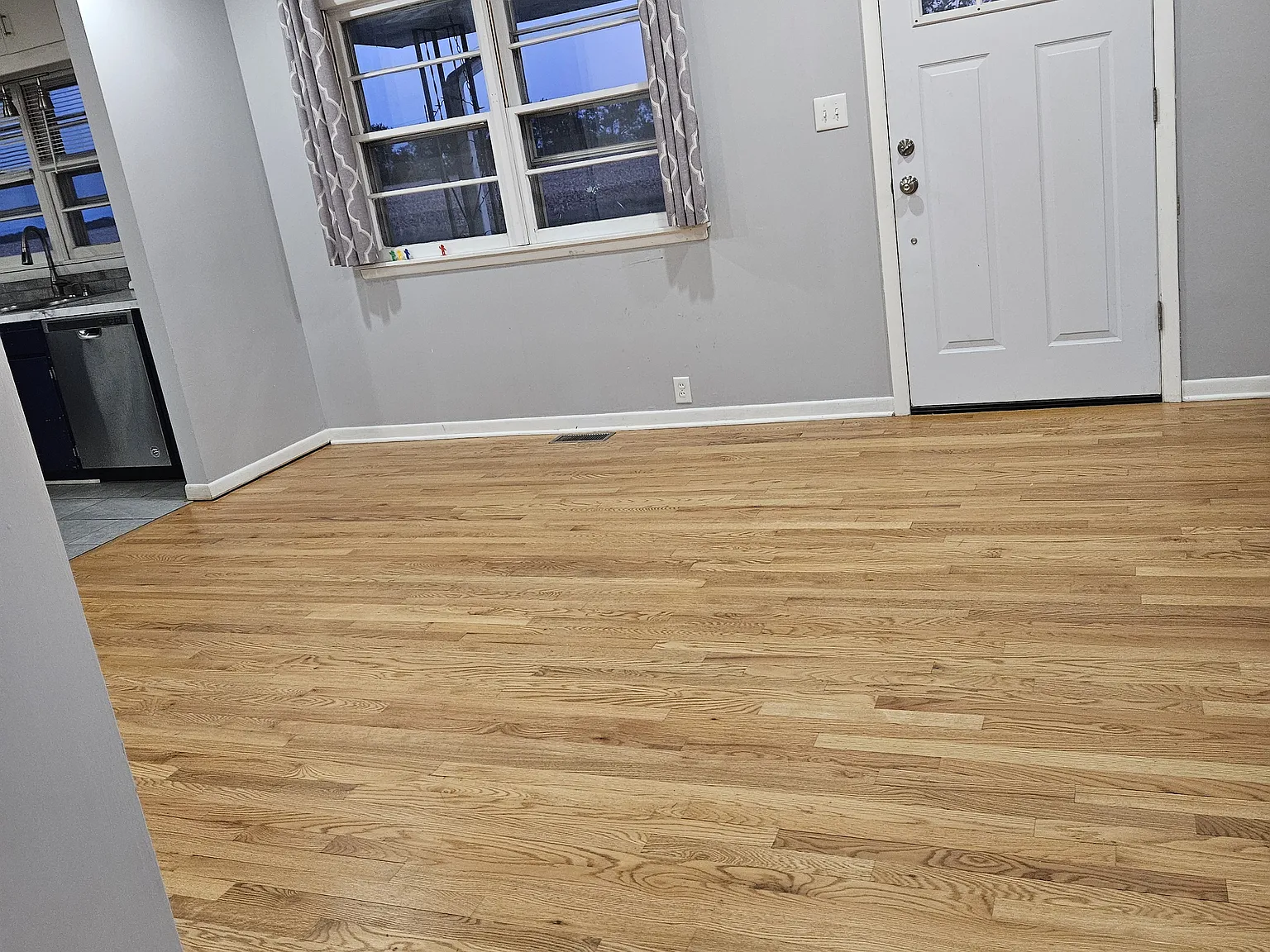3 bed, 1100 sqft, $1,700 — Photo 4