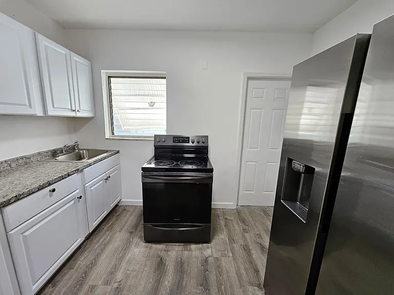 1732 SW 21st Ter — Photo 30
