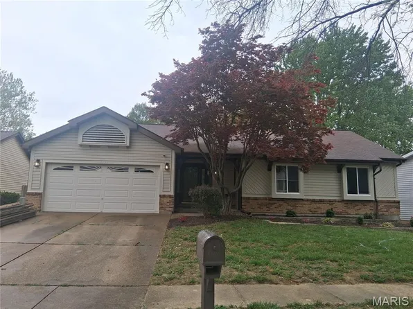 3823 Salvation Rd, Florissant, MO 63034
