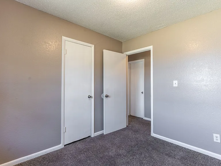 1212 N Janeway Ave — Photo 11