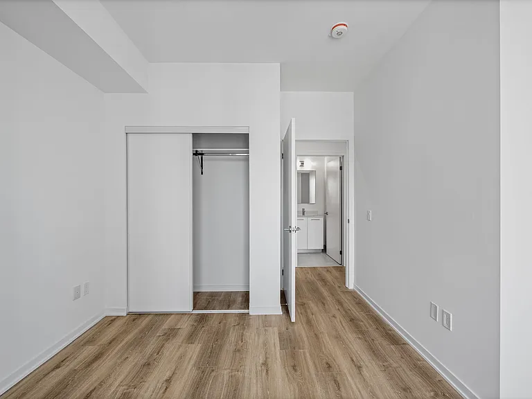 101 Roehampton Ave — Photo 98