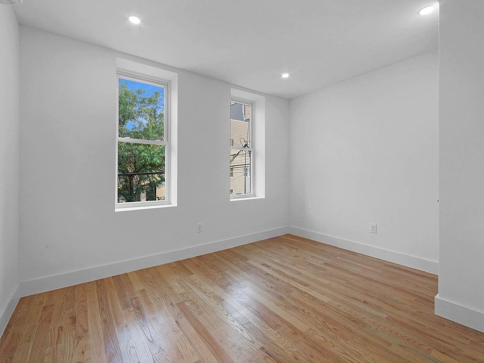 1st image of 53 Herbert St #1