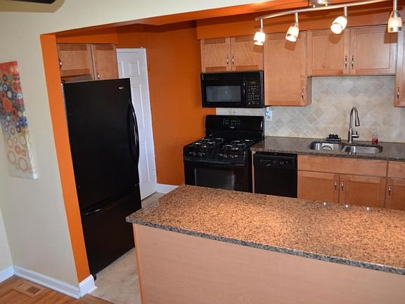 4th image of 1810 Northwest Ct APT E