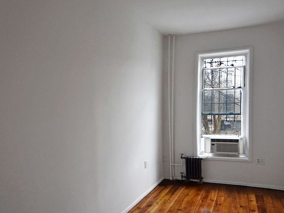 5th image of 728 Halsey St #1