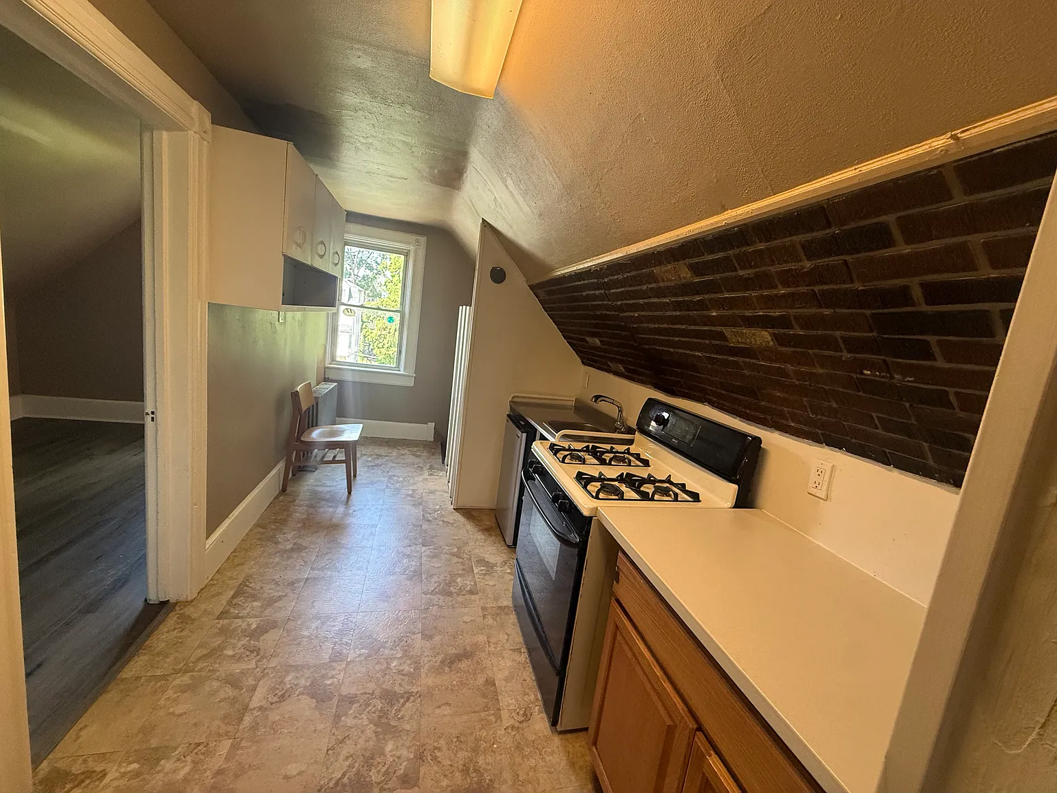 Studio, 700 sqft, $1,100 — Photo 1