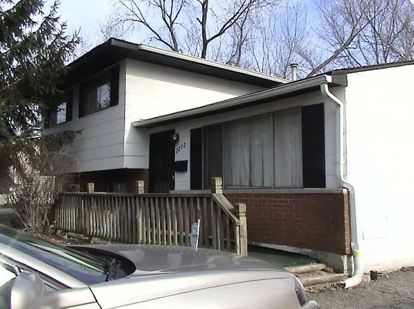 2272 Majestic Dr W, Columbus, OH 43232