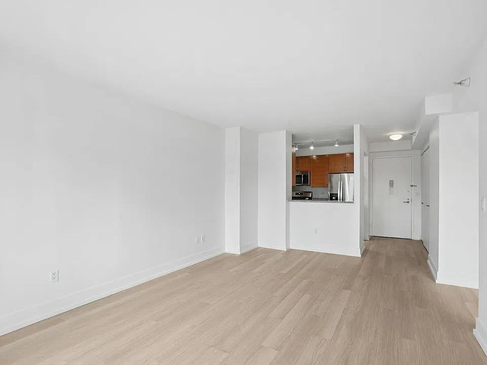 420 W 42nd St #18G