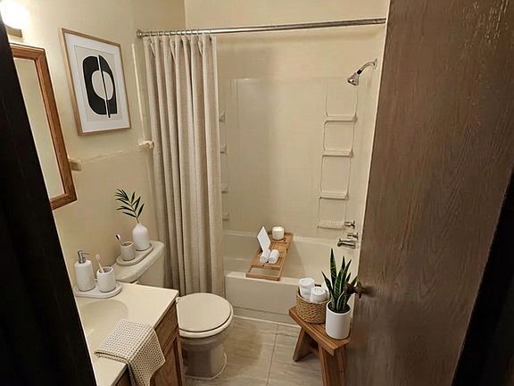 5th image of 600 Sherwood Cir #601