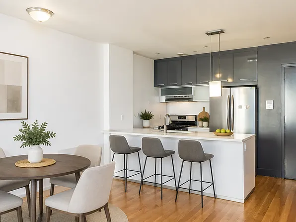 387 Franklin Avenue image 1 of 15
