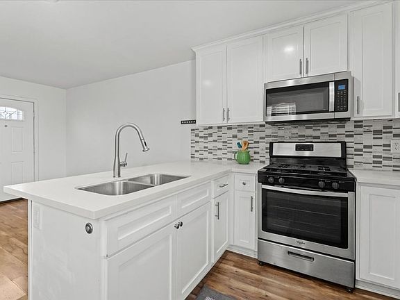 3rd image of 940 1/2 Marietta St