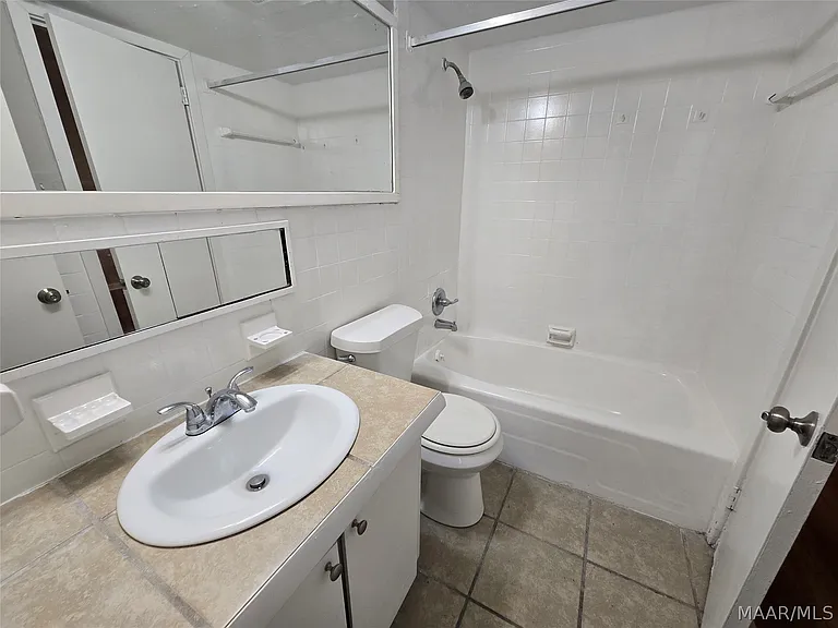 3733 Wesley Dr — Photo 9
