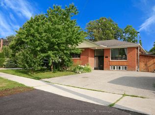 7 N Heights Rd, Toronto, ON M9B 2T2
