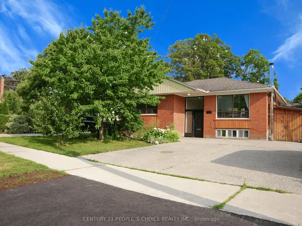 7 N Heights Rd, Toronto, ON M9B 2T2