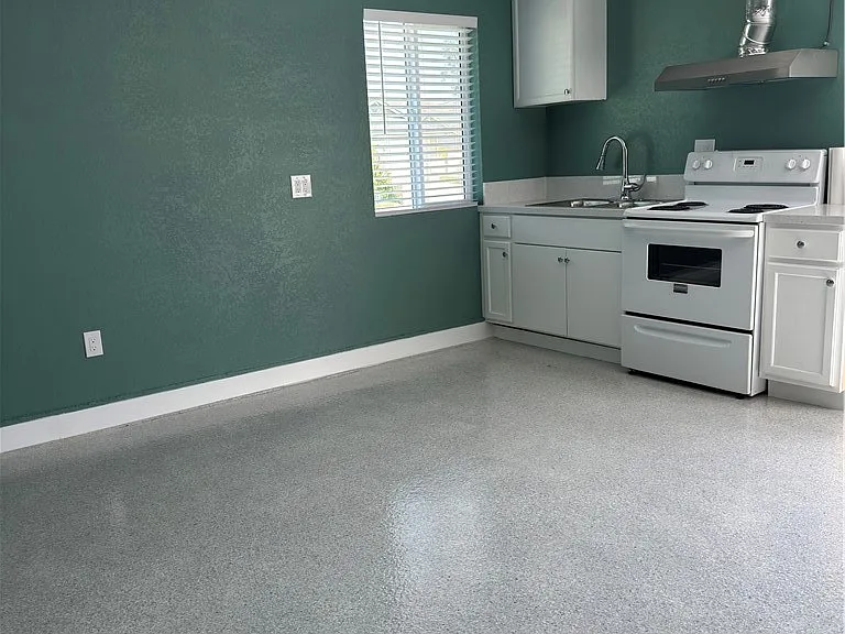 11644 Old Field Ave #B — Photo 2