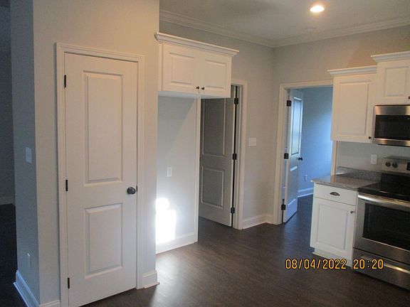 5th image of 137 White Oak Dr