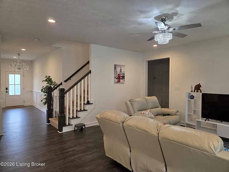 10325 Truman Way — Photo 17