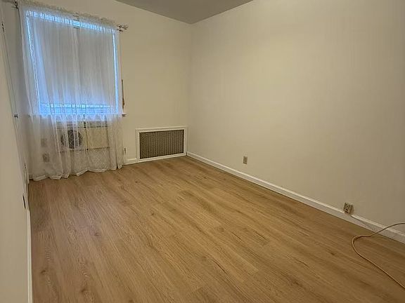 3rd image of 112 Bay 31st St Floor 1