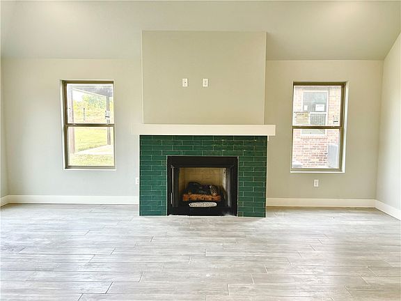 5th image of 710 W Taylor St
