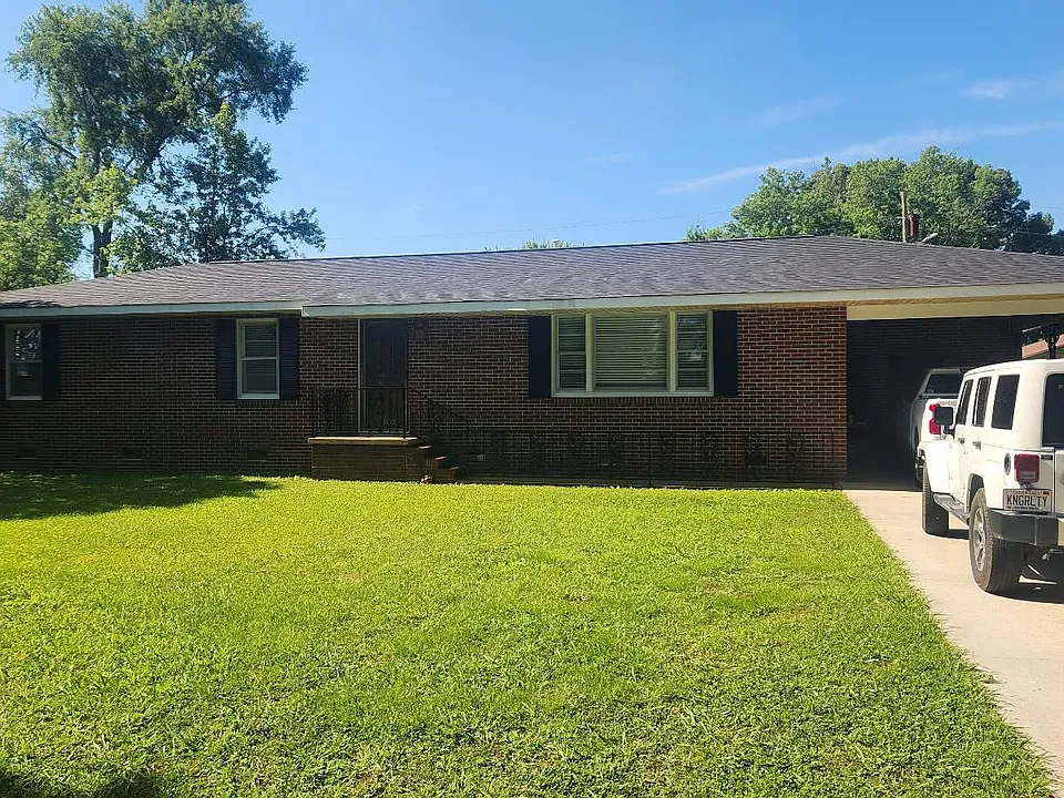 1102 Winston Dr