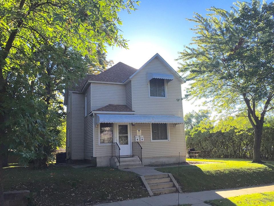 1st image of 926 8th Ave S