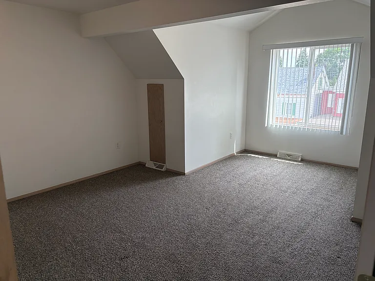 225 Tasso St — Photo 8