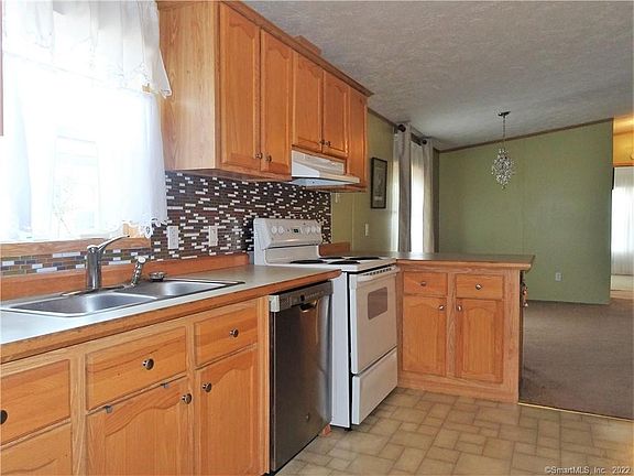 5th image of 134 Stephen Dr