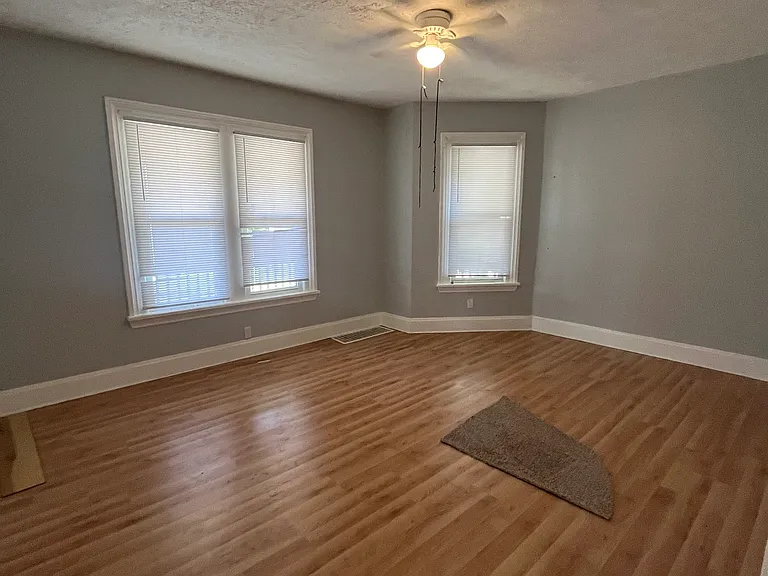 129 E Market St — Photo 1