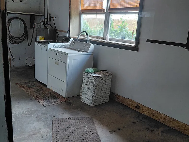 404 W Sample St — Photo 8