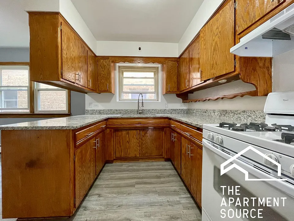 10237 W Chestnut Ave #3