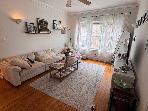 3rd image of 611 W Arlington Pl APT 1S