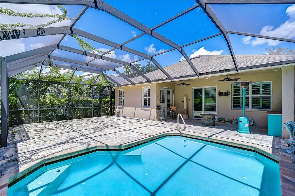 3 bed, 2.0 bath, 2042 sqft, $3,400 — Photo 2