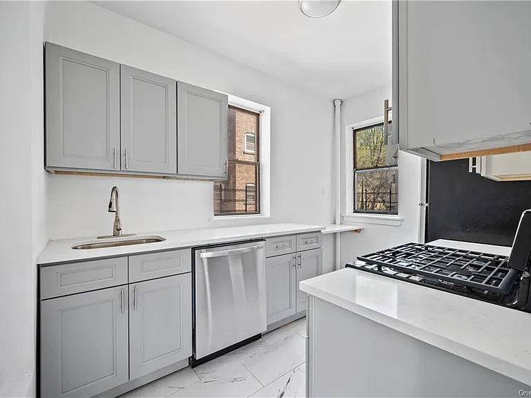 58 Bruce Ave #2C — Photo 2