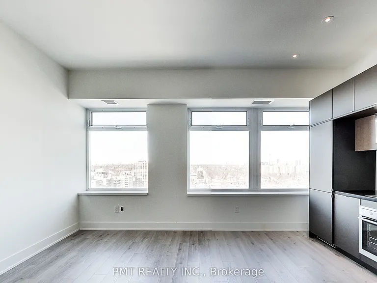 111 Saint Clair Ave W #1525 — Photo 6