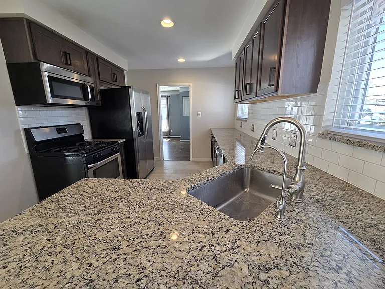 32356 Loomis Dr — Photo 17