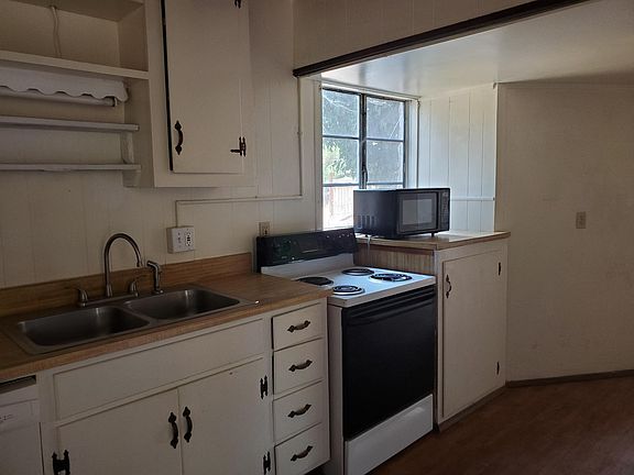 3rd image of 4057 Crandall Ave