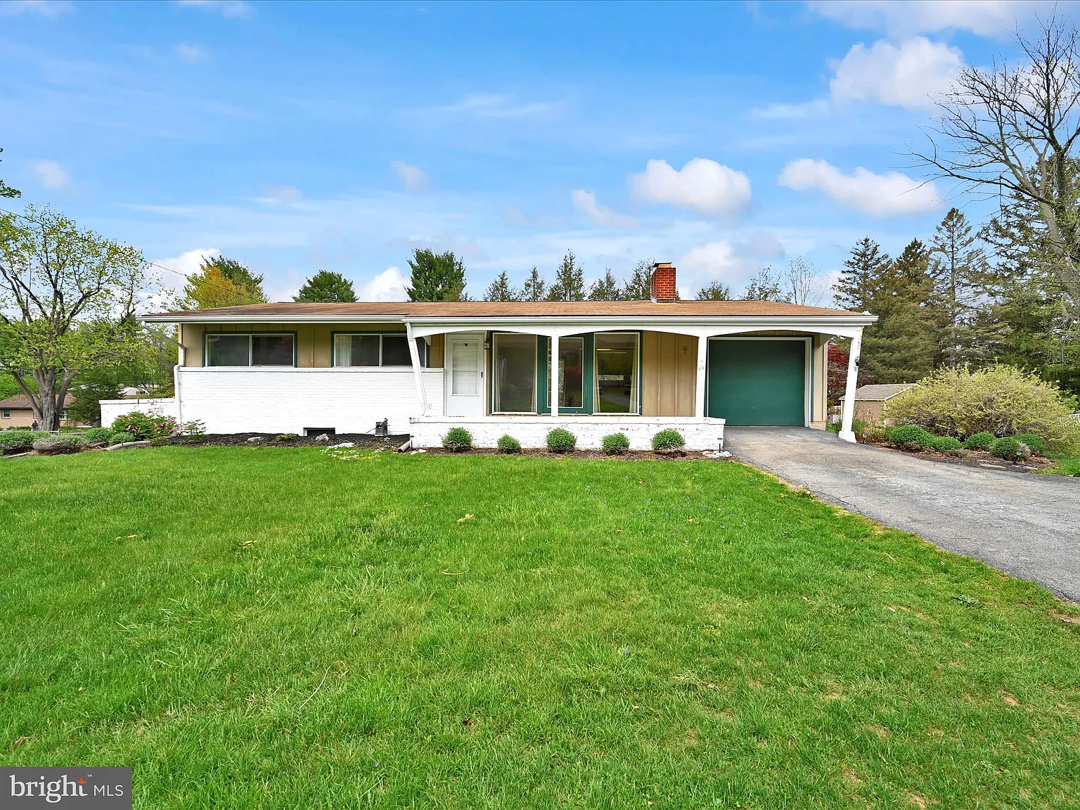 601 Valley Rd photo 1