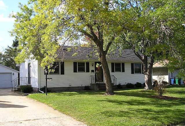 Maintenance free siding and a newer roof!