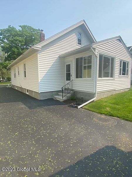 4th image of 24 Pinehurst Avenue
