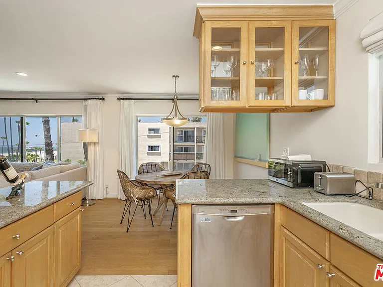 2101 Ocean Ave #17 — Photo 9